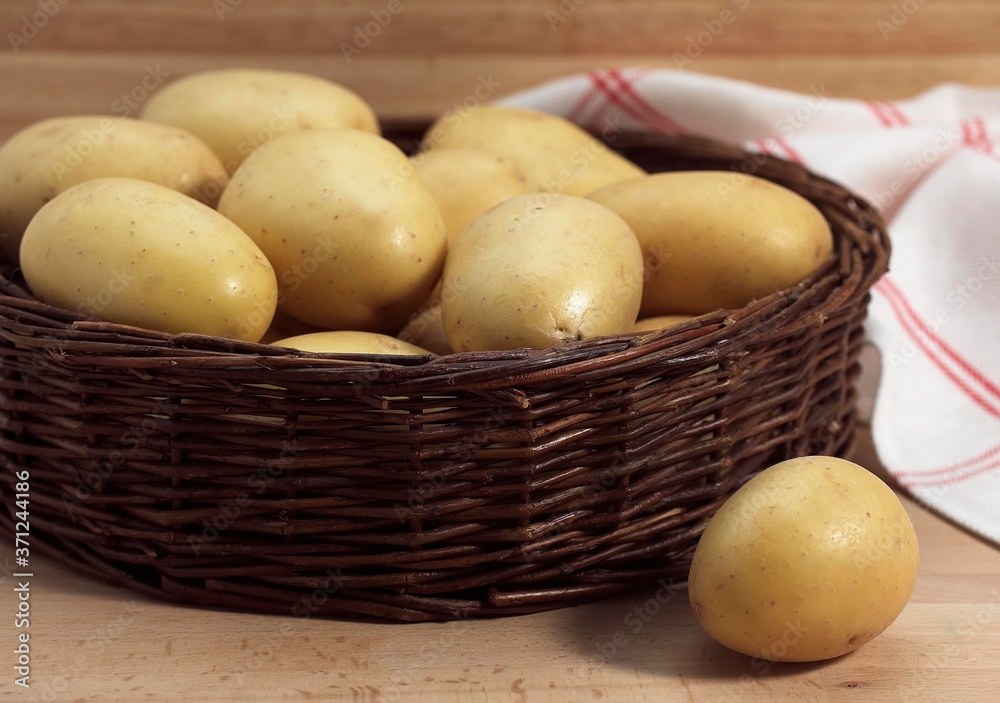 Mona Lisa Potato, solanum tuberosum, Vegetables in Basket Mona Lisa Potato, solanum tuberosum, Vegetables in Basket