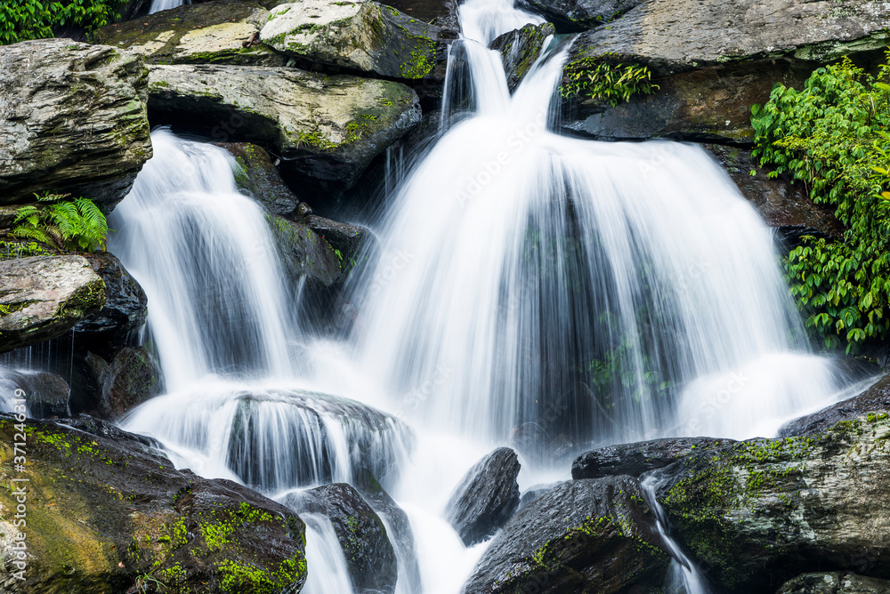 Obraz premium Close-up of the waterfall, natural background