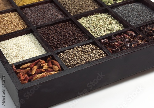 Spices Box © slowmotiongli