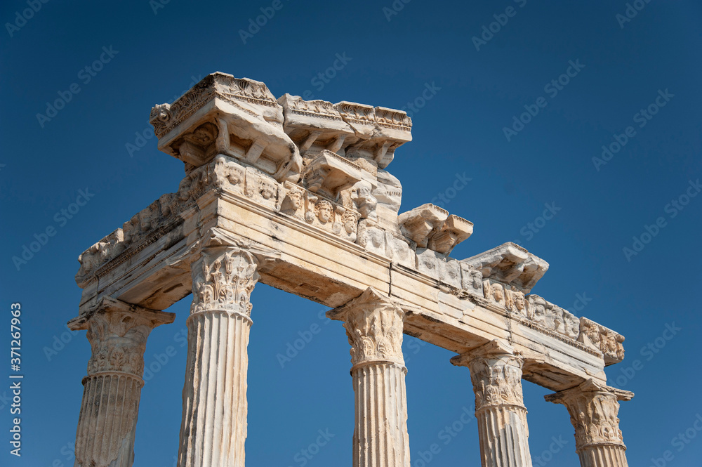 arch with columns in the antique city