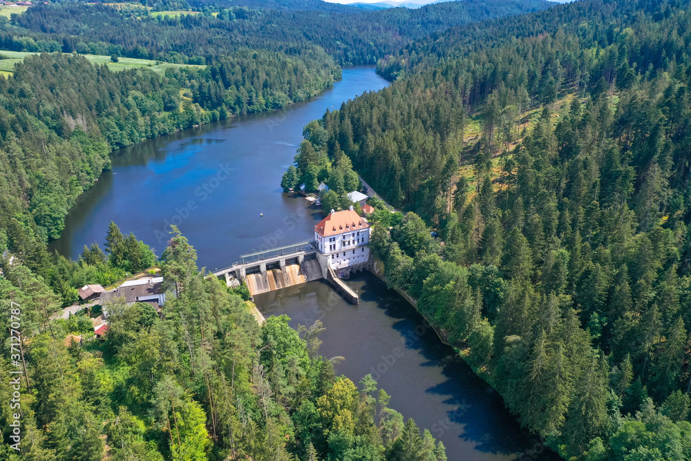 The Höllenstein lake is a reservoir in the Bavarian Forest that was created for the Höllenstein power plant