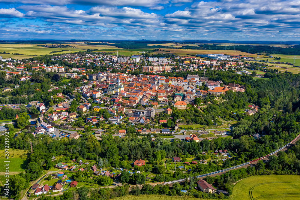 Die Stadt Stribro in Tschechien aus der Luft