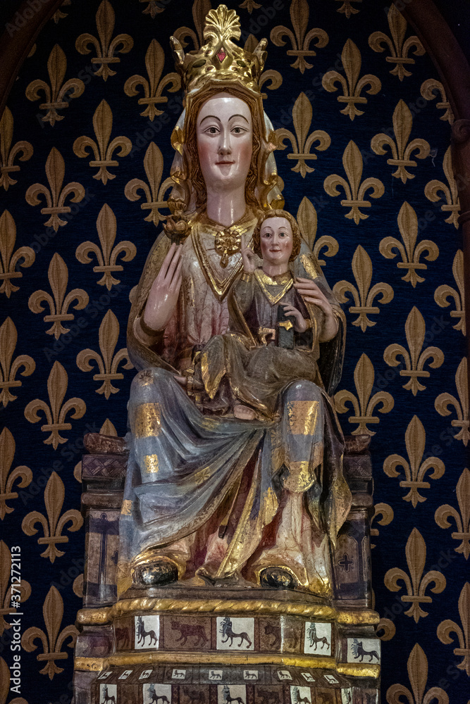 Virgen gótica de madera policromada, siglo XIV, Monasterio de Santa María de San Salvador de Cañas, Cañas, La Rioja, Spain