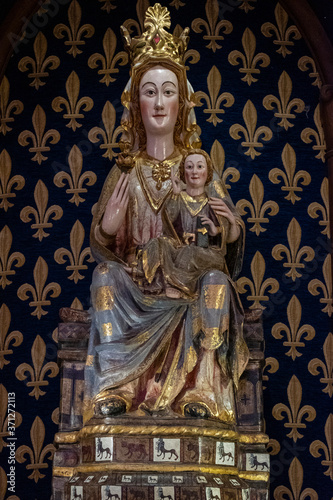 Virgen gótica de madera policromada, siglo XIV, Monasterio de Santa María de San Salvador de Cañas, Cañas, La Rioja, Spain