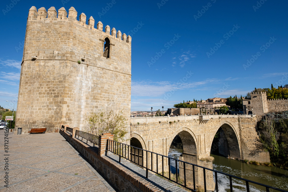 puente de San Martín, puente medieval sobre el río Tajo, Toledo, Castilla-La Mancha, Spain