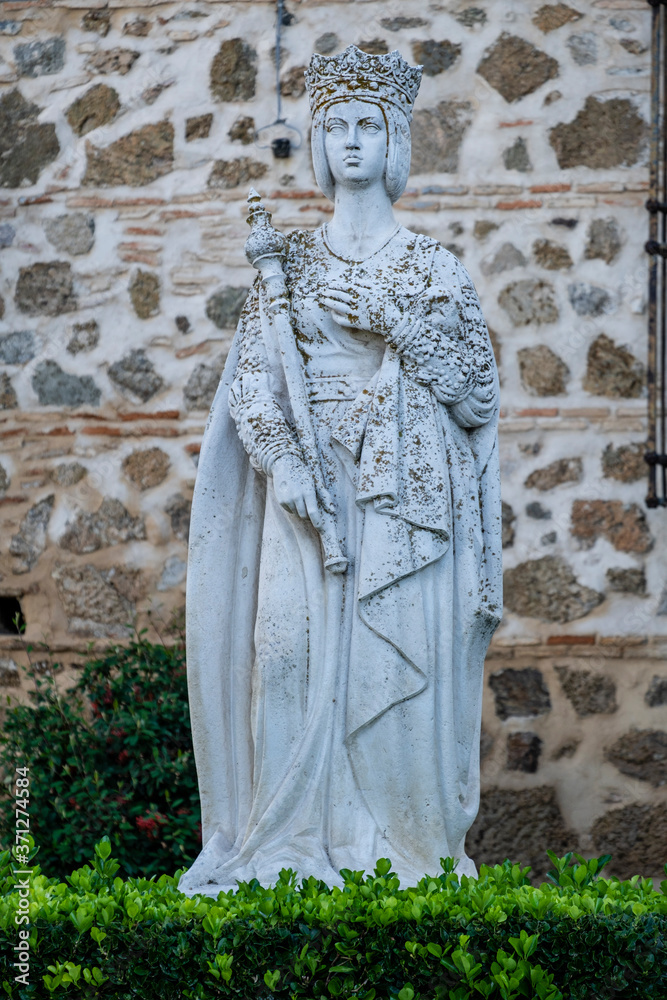 Estatua de Isabel de Castilla frente al Palacio de la Cava, Toledo, Castilla-La Mancha, Spain