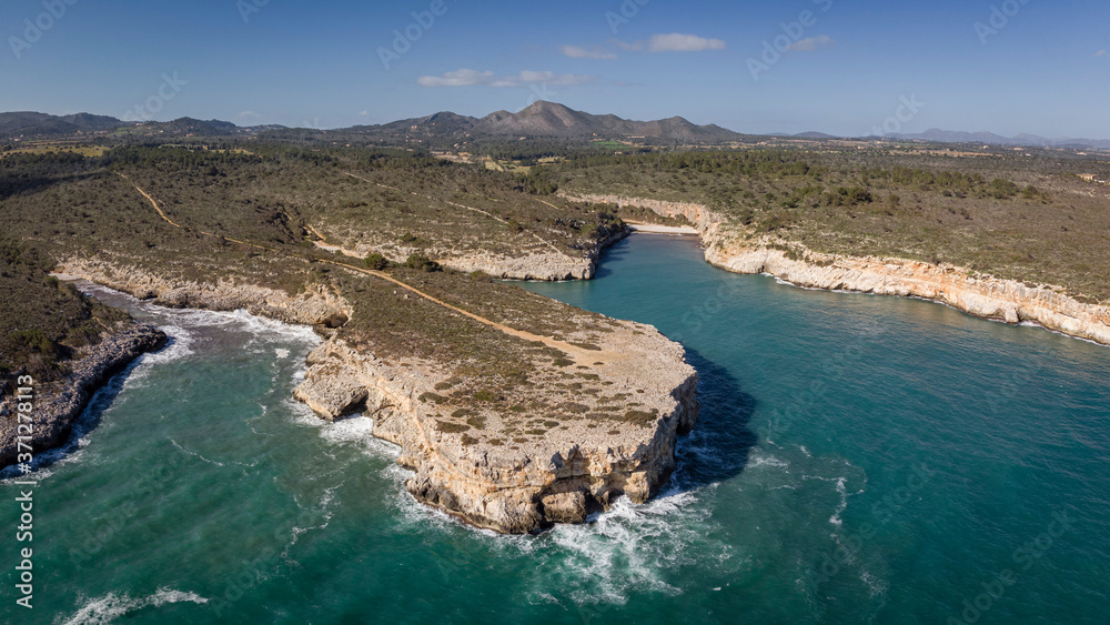 Obraz premium Cala Virgili, Cala pilota y Cala Magraner con muntanya Grossa al fondo, Manacor, Mallorca, Balearic Islands, Spain