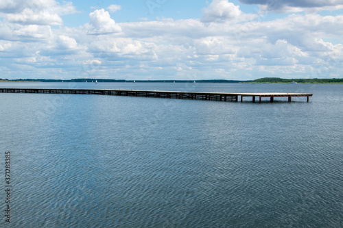 Der Gro  e Goitzschesee ist der gr    te See das aus dem ehemaligen Braunkohlentagebau Goitzsche in Sachsen-Anhalt hervorgegangen ist. Der Tagebaurestsee geh  rt zum Bitterfelder Bergbaurevier.