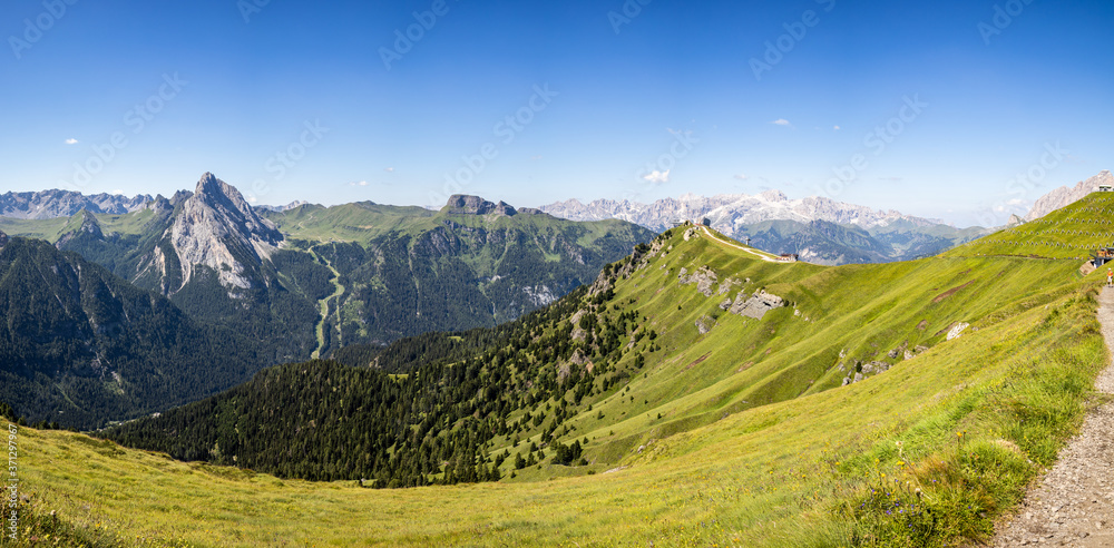 Panoramica Val Di fassa, Dolomiti Trentino dal sentiero