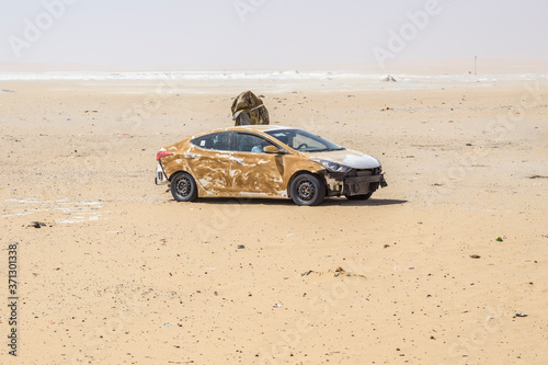 Abandoned refugee vehicles in the sahara Desert, Chad © Torsten Pursche