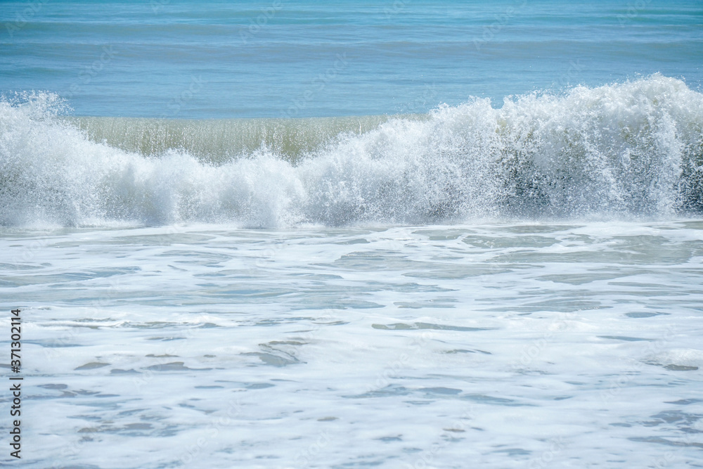 Fototapeta premium Curve of ocean wave with splash of water, Thailand