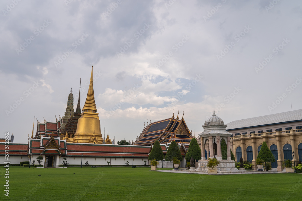 Naklejka premium royal palace bangkok thailand