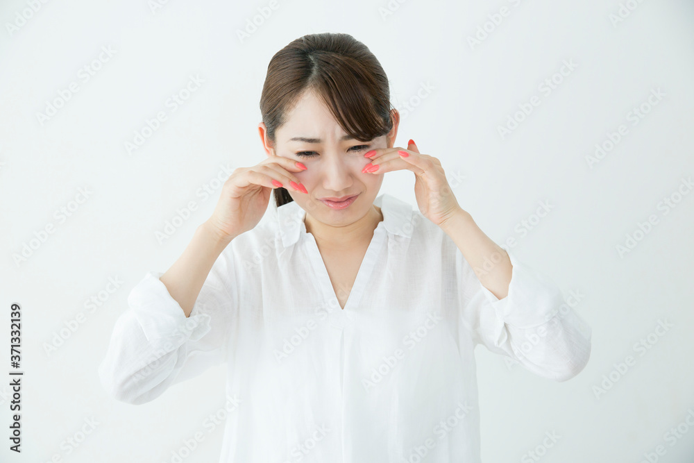 泣く女性 泣く女性