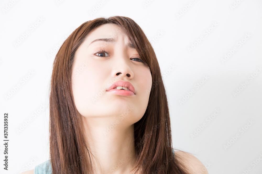 怒る女性 怒る女性