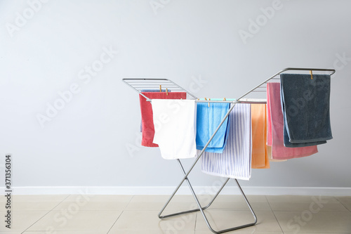 Schilderij op canvas Clean towels hanging on dryer indoors