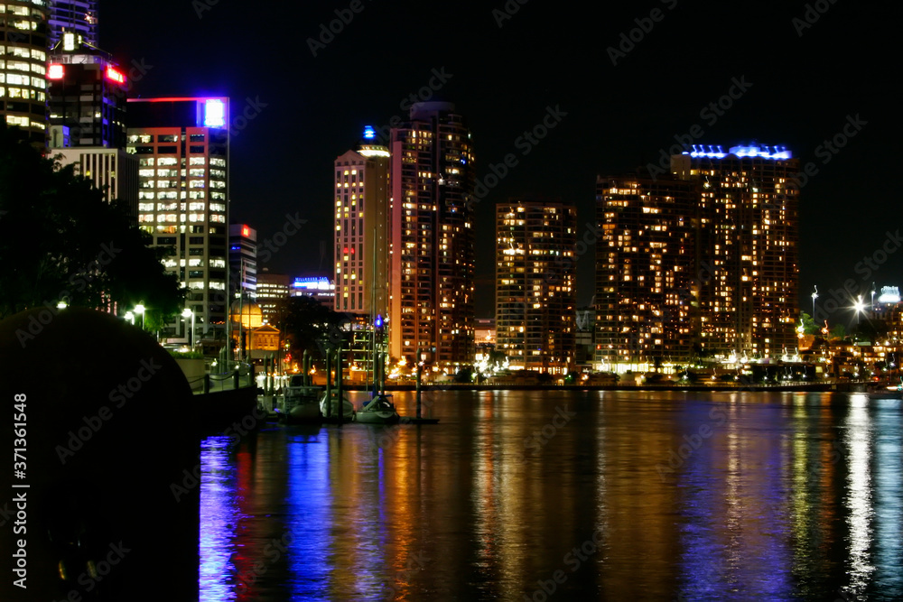 Fototapeta premium Night shot of Brisbane cityscape, Brisbane, Australia