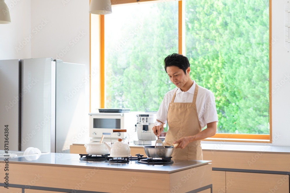 料理をする男性 料理をする男性