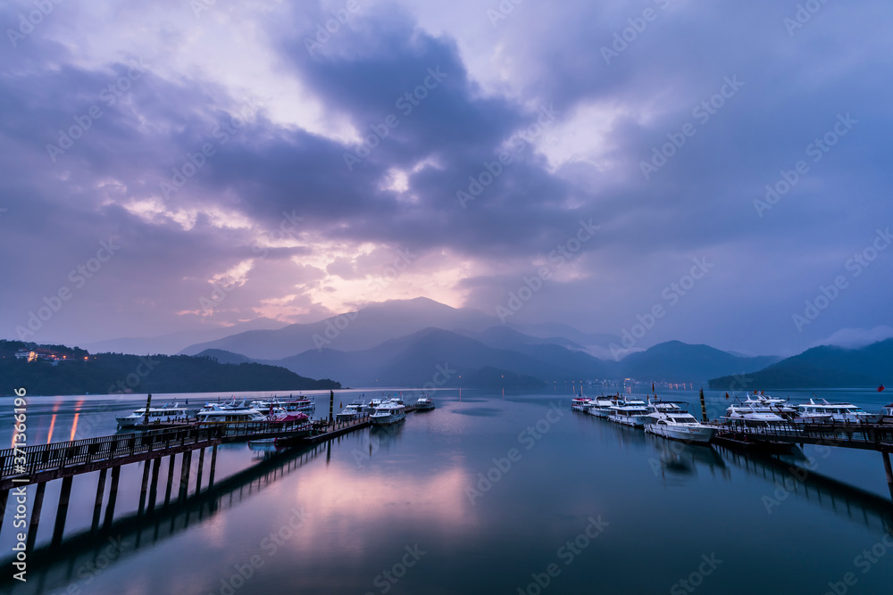 Obraz premium The scenery of Sun Moon Lake at sunrise, the famous attraction in Taiwan, Asia.