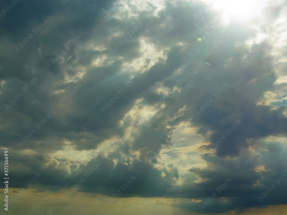 Obraz premium Cloud as if God lives in the far-off sky of the sky
