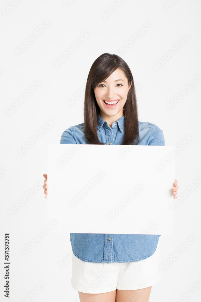 メッセージボードを持った女性 メッセージボードを持った女性