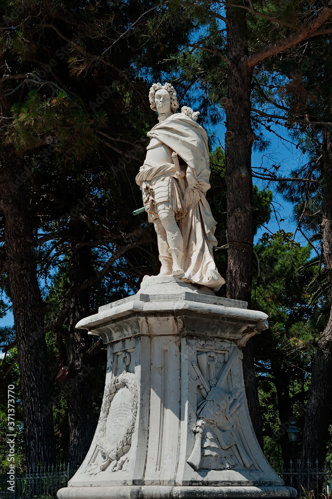 Φωτογραφία Statue of Count Schulenburg near the Fortress of Corfu island in Greece