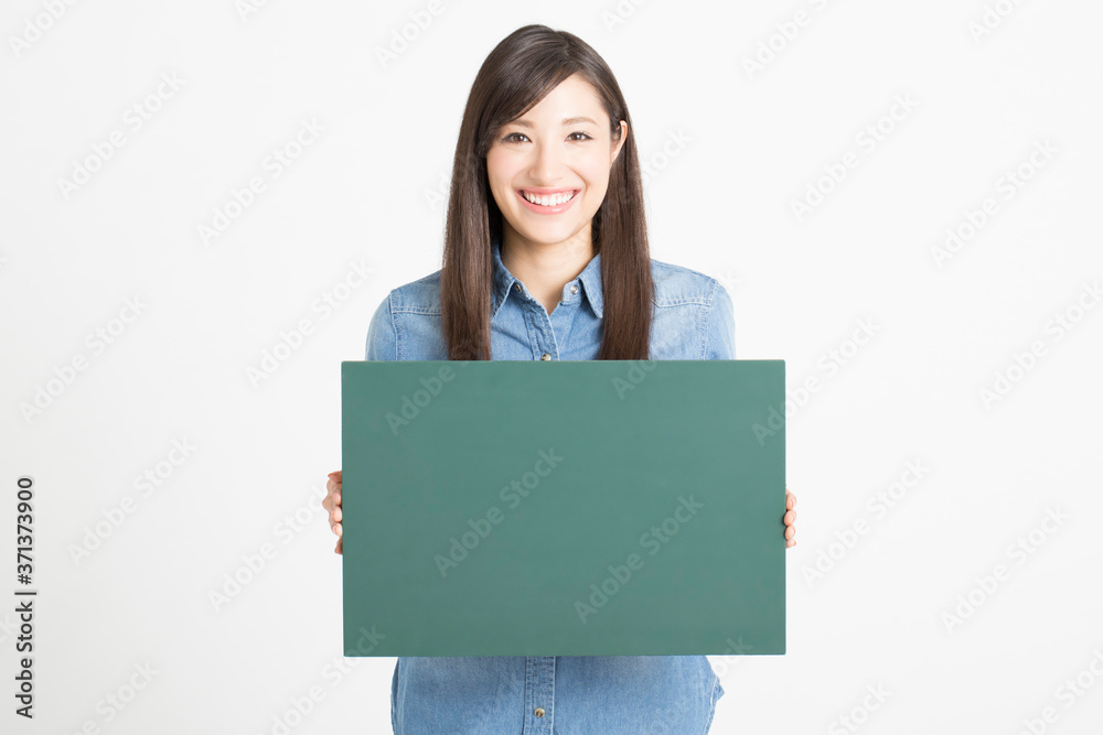 黒板を持った女性 黒板を持った女性