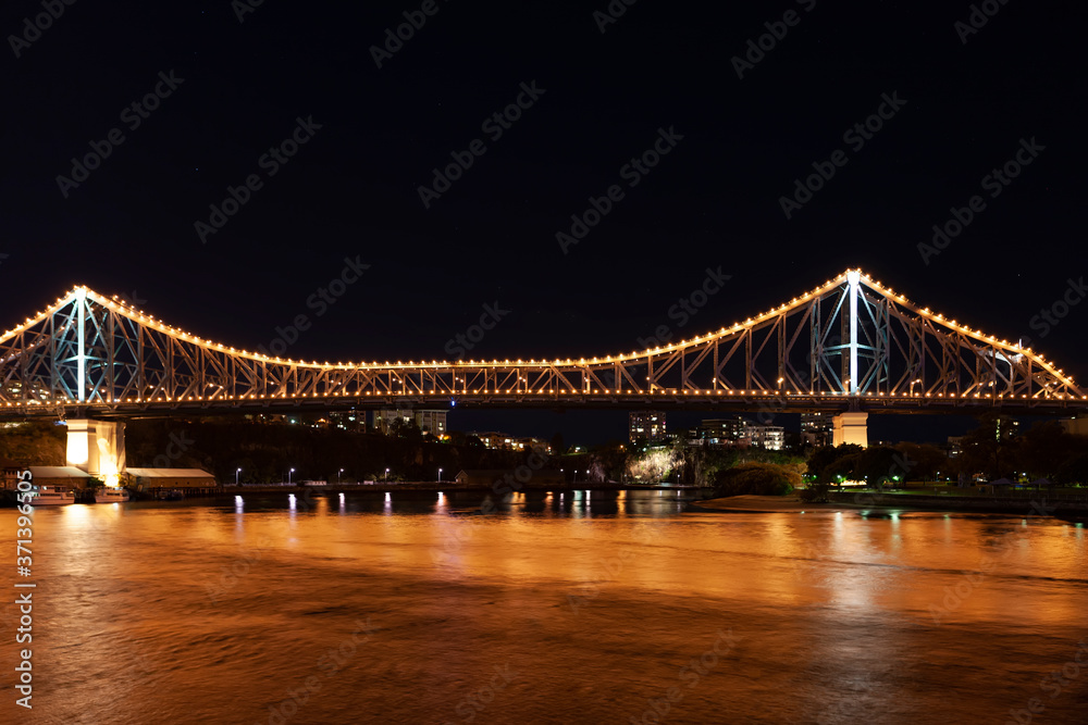 Fototapeta premium Illuminated Brisbane bridge at night