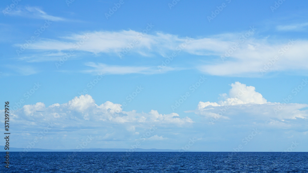 Fototapeta premium blue sky and white clouds