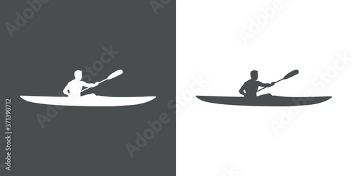 Deporte acuático. Silueta hombre remando en kayak en fondo gris y fondo blanco