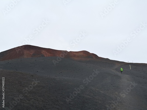 trekking auf dem Fimmv  r  uh  ls   ber vulkane