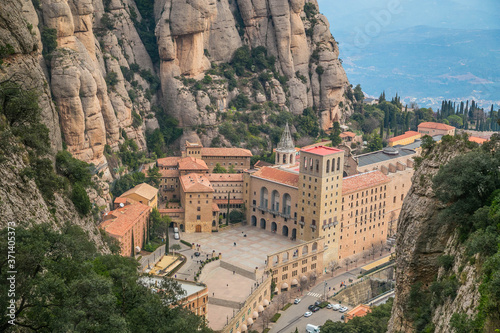 Carta da parati View of the monastery Monserrat from above