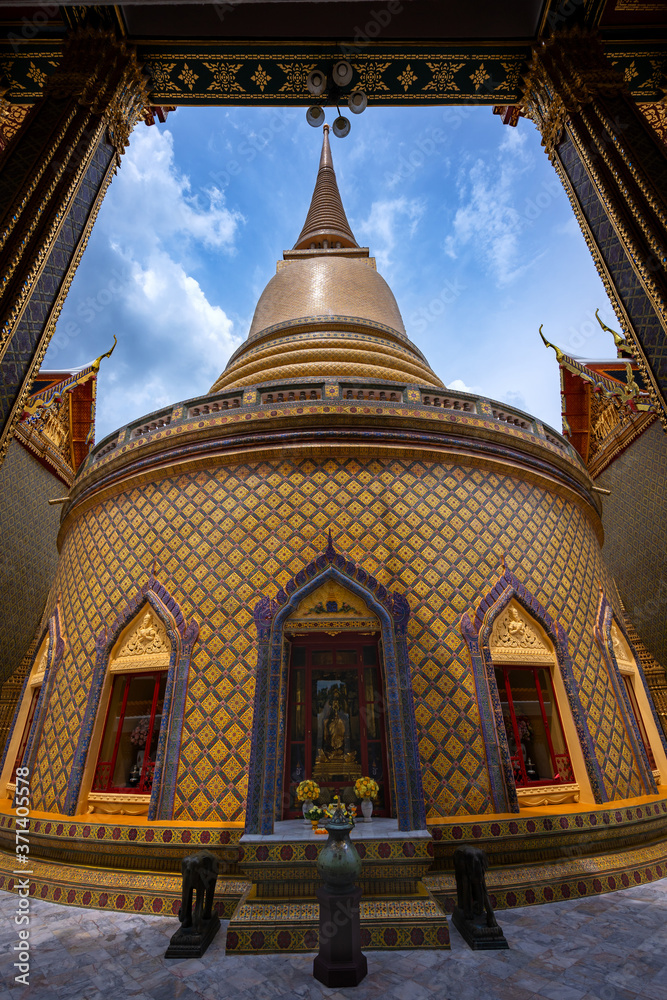 Fototapeta premium Wat Ratchabophit Sathitmahasimaram Rajawarawiharn the top of beautiful temple is famous place in Bangkok, Thailand. Religion and worship pray for lucky life