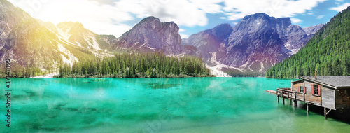 фотографія View from the shore of the turquoise lake to the high mountains and the forest