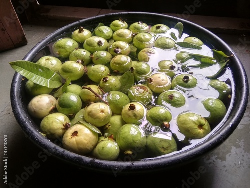 green guava in a bowl