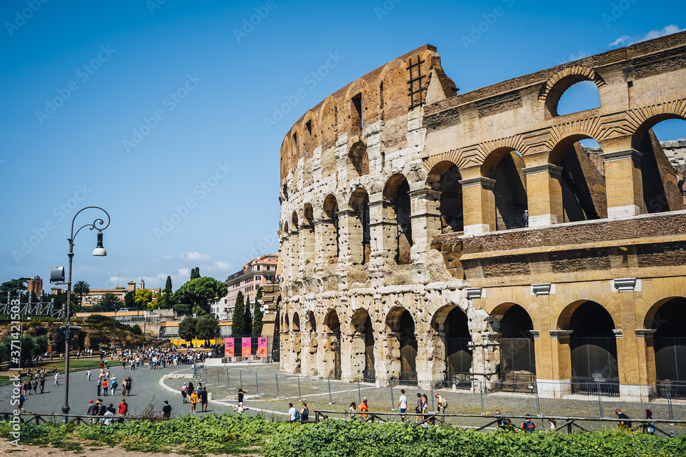 Fototapeta premium the iconic monument Colosseum