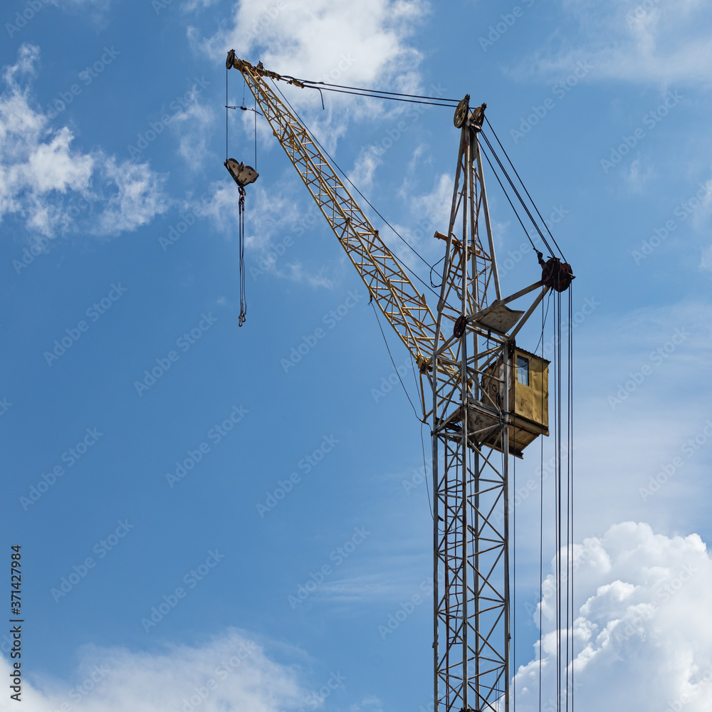 Tower Crane Top, Load Boom, Control Cab, Pulleys, Cables, Hook Suspension and Hook Slings Tower Crane Top, Load Boom, Control Cab, Pulleys, Cables, Hook Suspension and Hook Slings