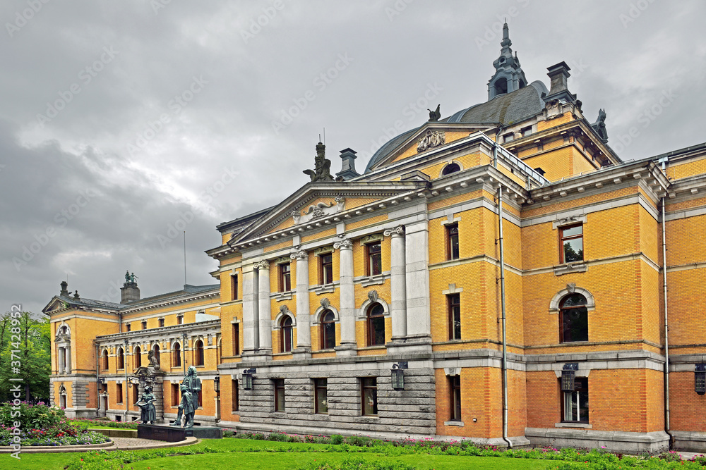 Obraz premium Oslo's National Theatre building was built in 1899