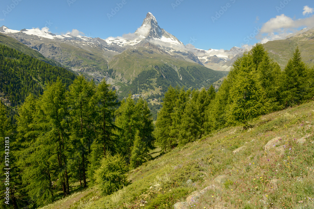 Fototapeta premium Landscape with mount Matterhorn over Zermatt in the Swiss alps