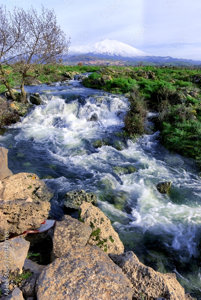 Φωτογραφία Winter Landscape Of Sicily With Water Spring At Slope Of Etna Mount, The Lowest