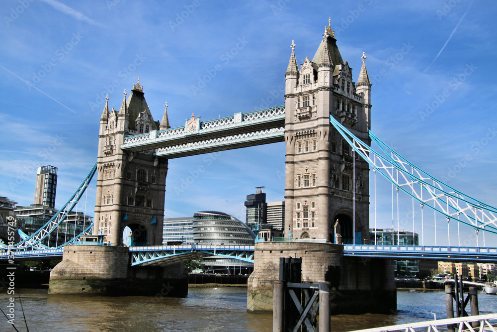 Fototapeta premium A view of Tower Bridge in London