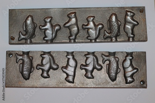 Wallpaper Mural Vintage cast iron lollipop molds. Torontodigital.ca