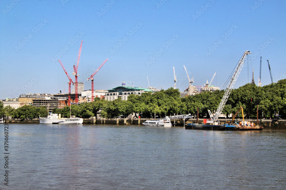 river thames in london uk