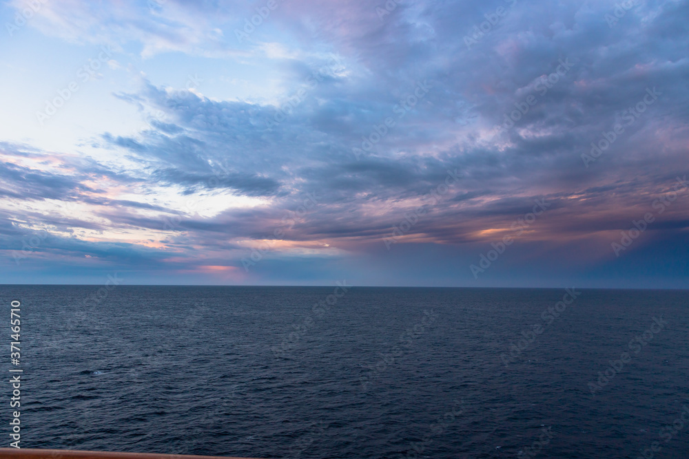 Obraz premium Blue Sky Over the Ocean