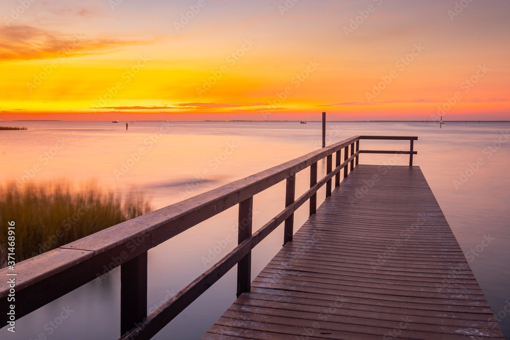Fototapeta premium sunset sunrise on the ocean