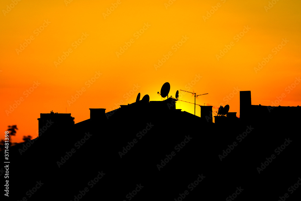 minimal sunset silhouette golder hour