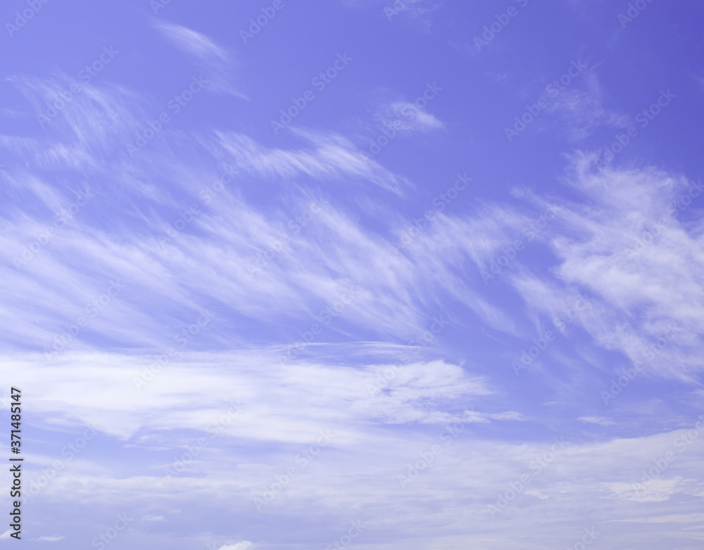 Obraz premium White clouds and purple sky. Blurred clouds background.