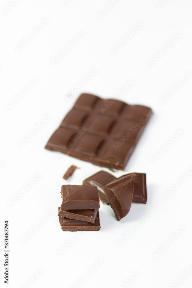 Fototapeta premium chocolate pieces on white background