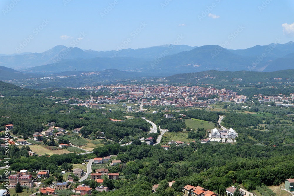 Pesche - Panorama di Isernia dal borgo
