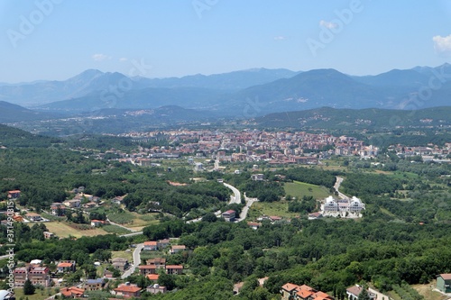 Pesche - Panorama di Isernia dal borgo