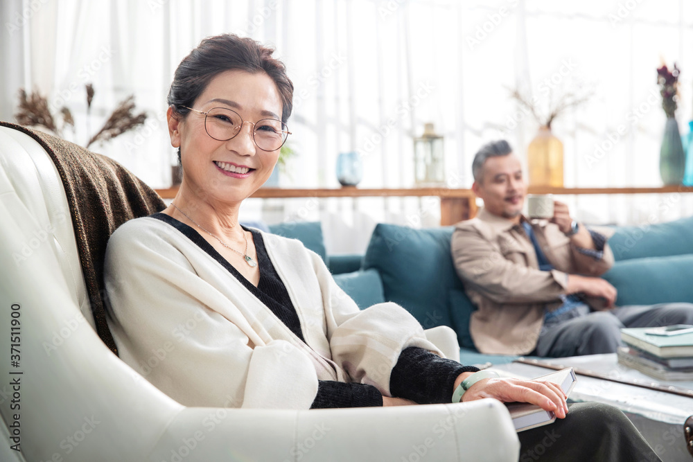 Happy middle-aged couples in the living room Happy middle-aged couples in the living room